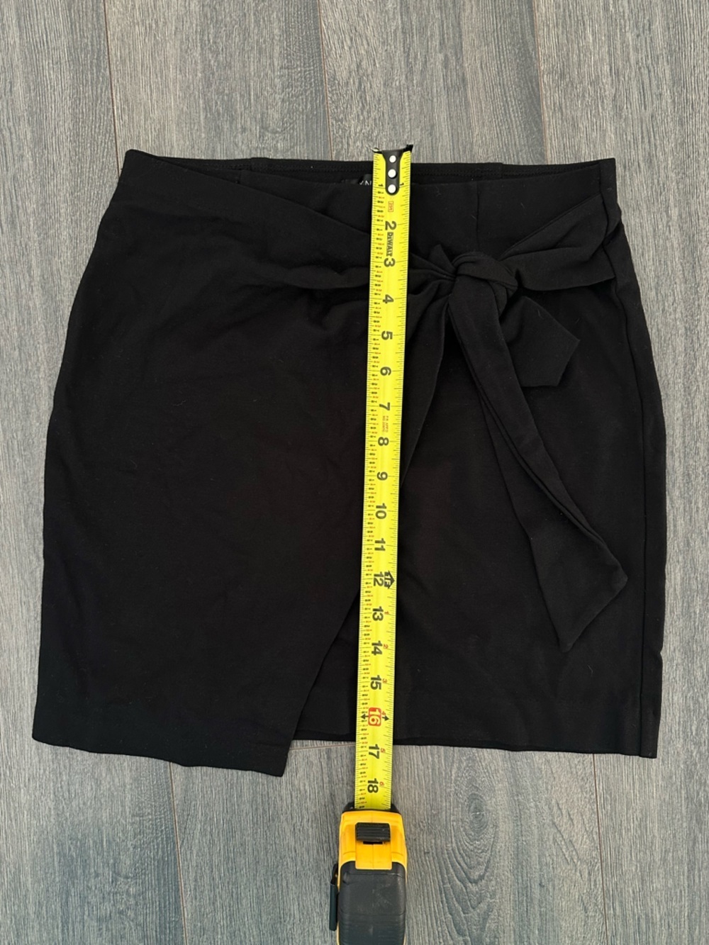 🔥2/$15 NWOT Women’s Black Wrap Mini Skirt with Tie Front Size Medium Academia - Picture 2 of 6